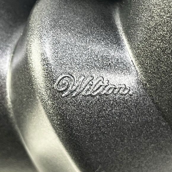 Wilton Dimensions Cascade Bundt Cake Pan Nonstick Heavy Cast Aluminum 10 Cup - Picture 8 of 10